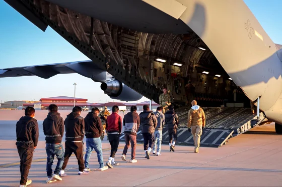 250528-US-deportations-2-RS-7348b9