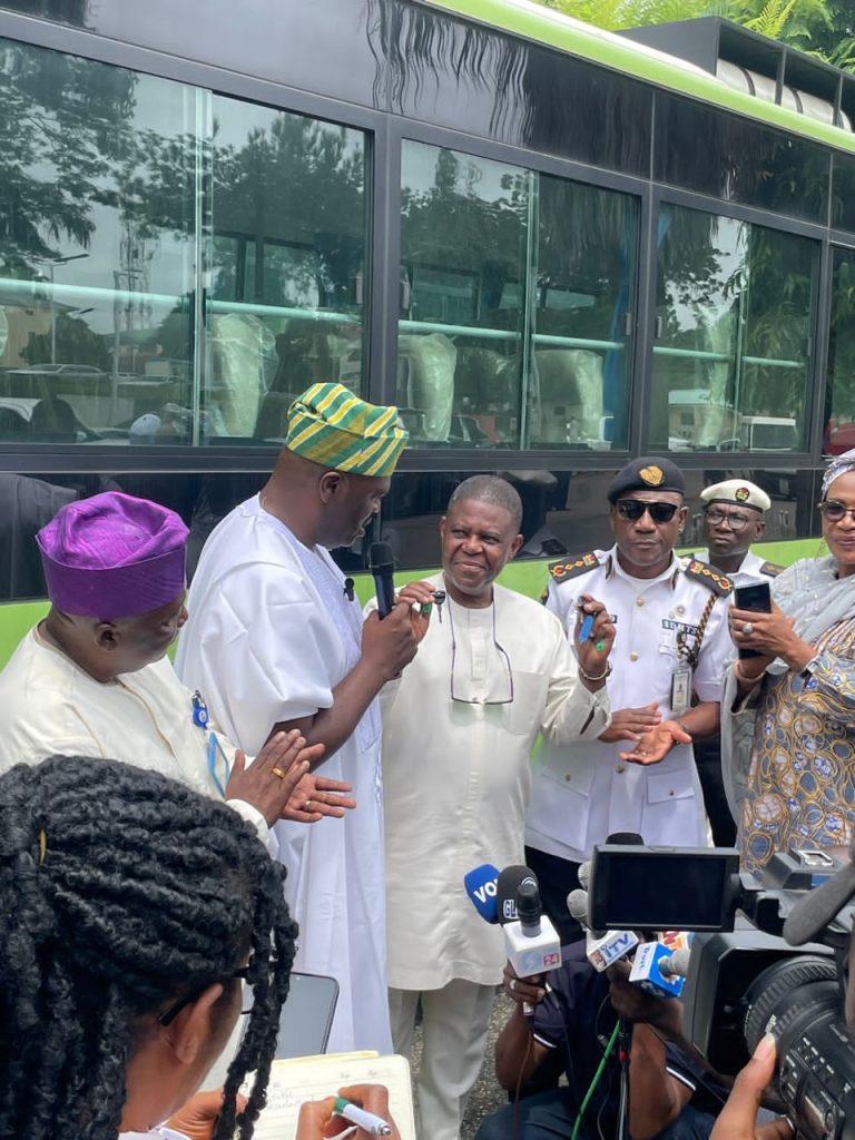 Government Donates CNG Buses for Abuja Public Transport