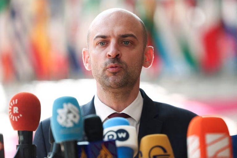 France Begins Airdrops of Humanitarian Aid Into Gaza