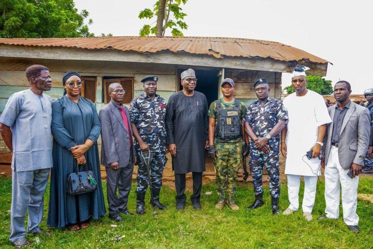 Kwara: Governor AbdulRazaq Meets With Security Chiefs