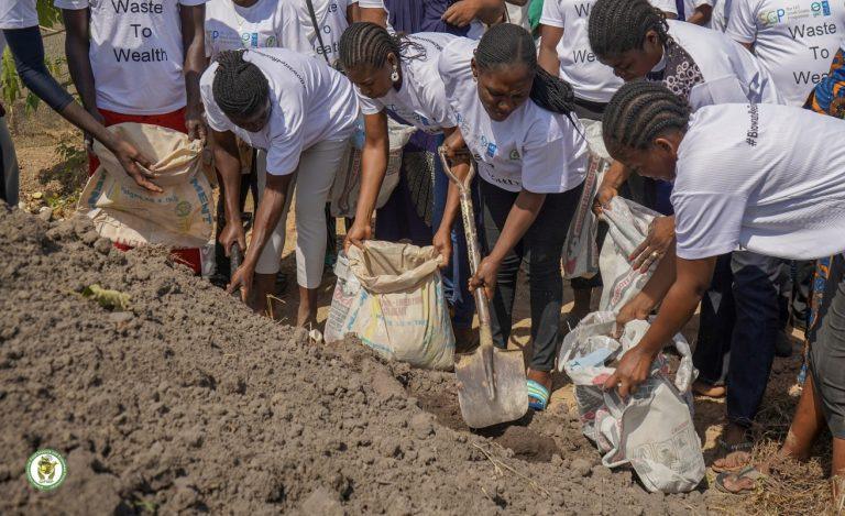 GIFSEP Trains 100 in Sack Farming, Composting