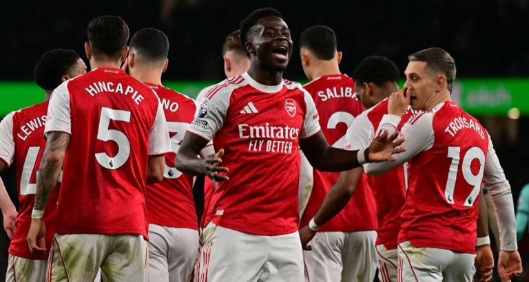 Arsenal Opens 5-Point Lead After Taming Wolves