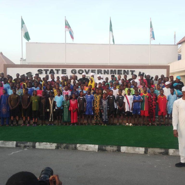 Niger State Governor Receives Rescued School Children