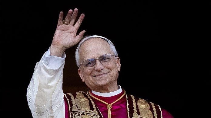 pope-leo-xiv-waves-balcony-1140-641