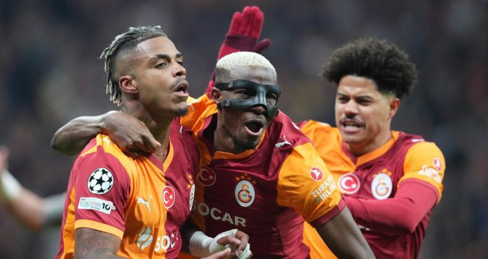 Galatasaray midfielder Mario Lemina celebrates goal with teammates