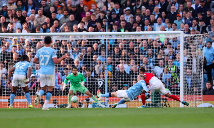 Manchester City striker Erling Haaland scores goal.