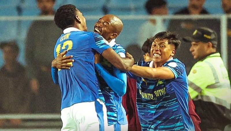 Brayan León celebrates goal.