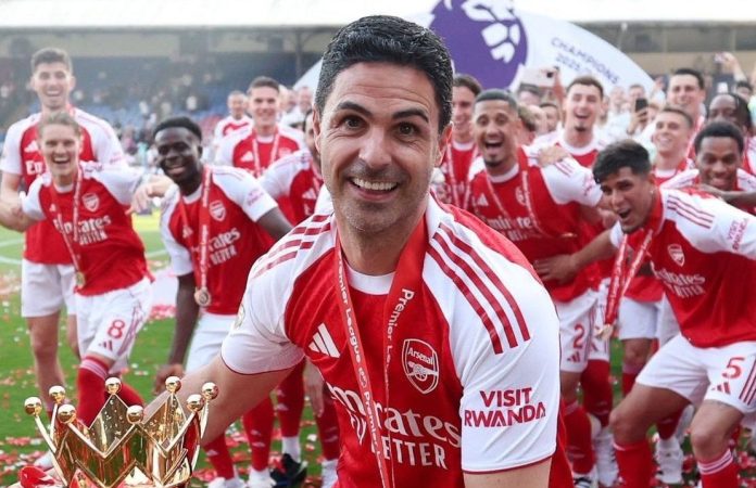 Arsenal manager Mikel Arteta with Premier League trophy.
