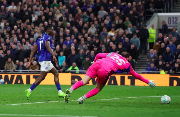 Everton's Thierno Barry scores second goal against Manchester City.