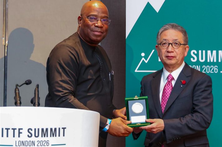 ITTF‑Africa President Wahid Oshodi of Nigeria (L).