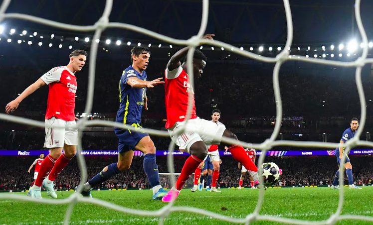 Arsenal winger Bukayo Saka scores against Atletico Madrid.