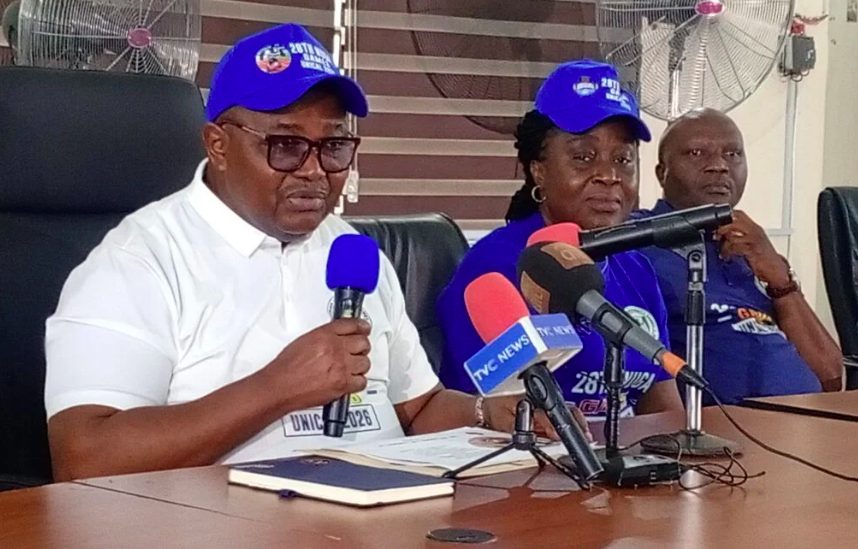 The Vice-Chancellor of the University of Calabar, Prof. Offiong Offiong (L).