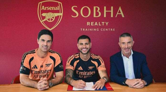 Arsenal manager Mikel Arteta (L) with Bruno Guimaraes (C) and Andrea Berta (R).