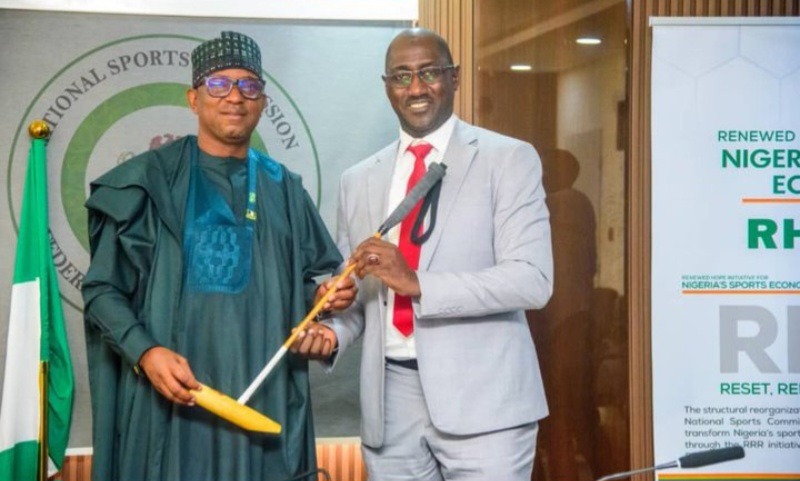 National Sports Commission chairman, Shehu Dikko (L) with President of Guards Polo Club Abuja, Mustapha Junaidu (R).