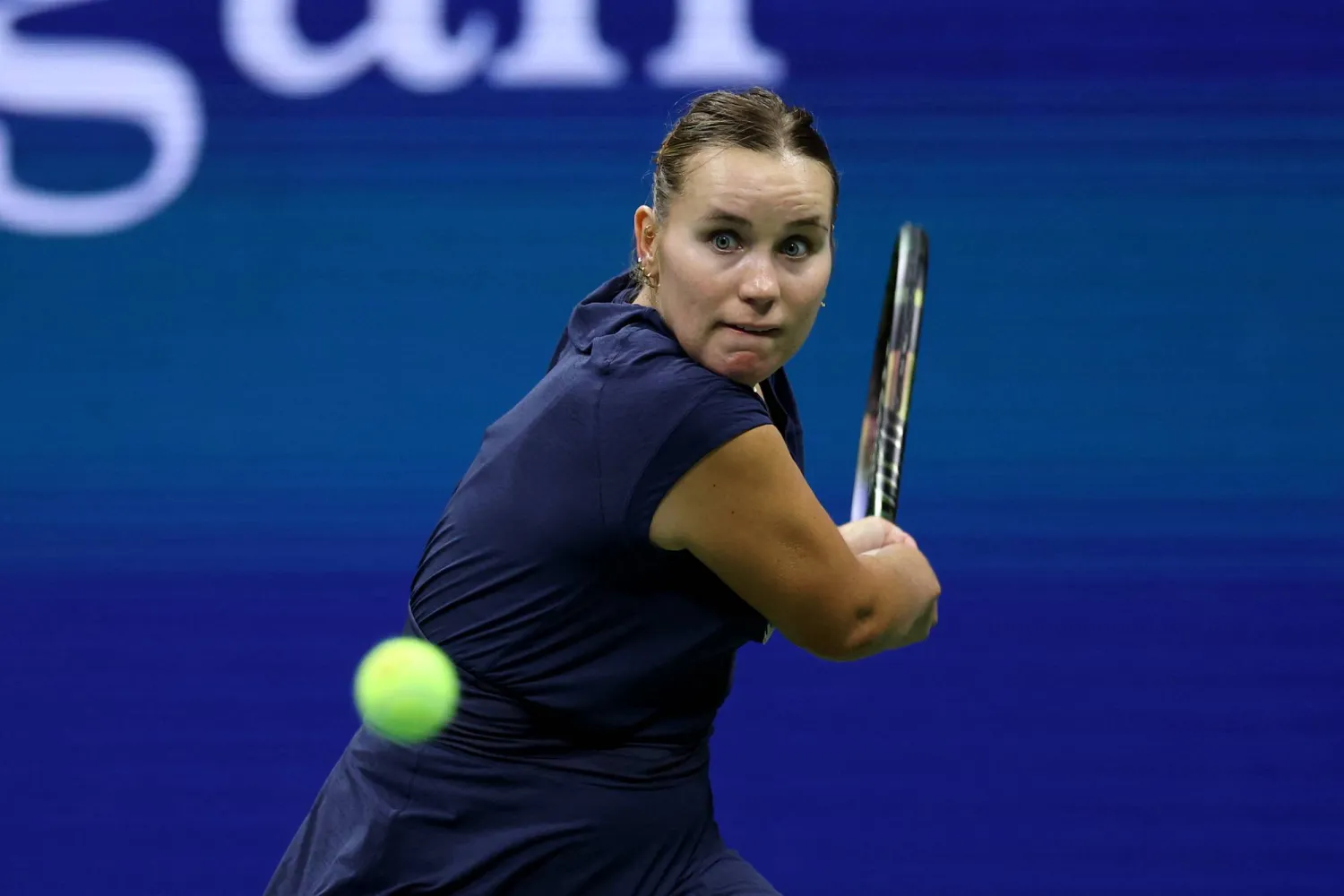 Sofia Kenin in action.