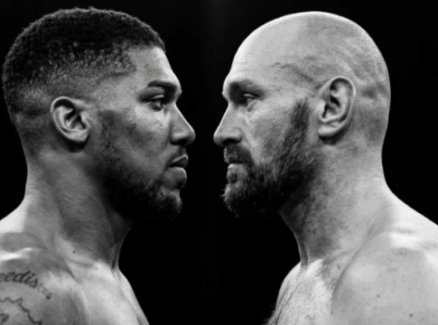 Anthony Joshua (L) and Tyson Fury (R).