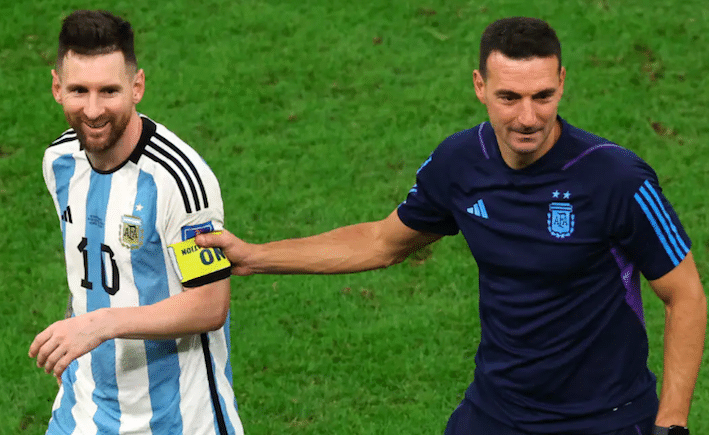 Lionel Messi (L) with Argentina coach Lionel Scaloni (R).