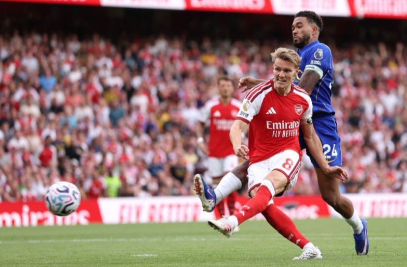 Arsenal captain Martin Odegaard scores goal.