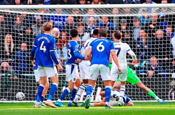 Pedro Neto scores second goal.